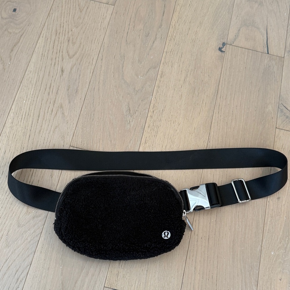 lululemon athletica Black Sherpa Crossbody Belt Bag